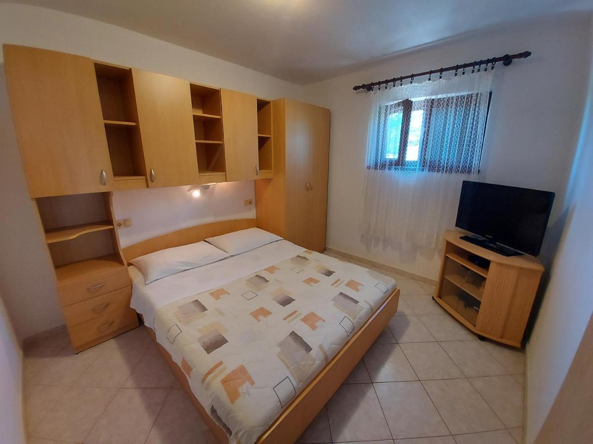 Apartments Elizabeta Draga Bašćanska Екстериор снимка