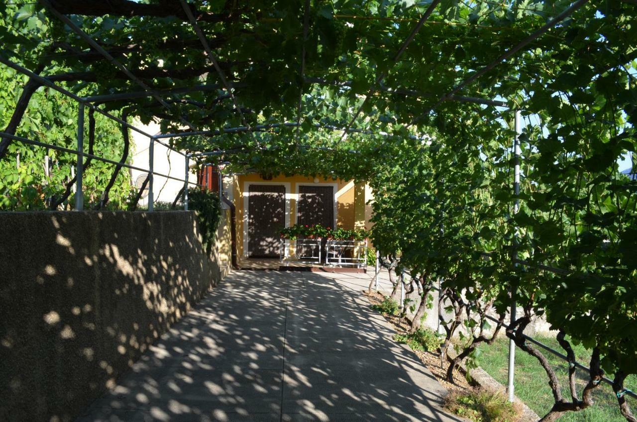 Apartments Elizabeta Draga Bašćanska Екстериор снимка